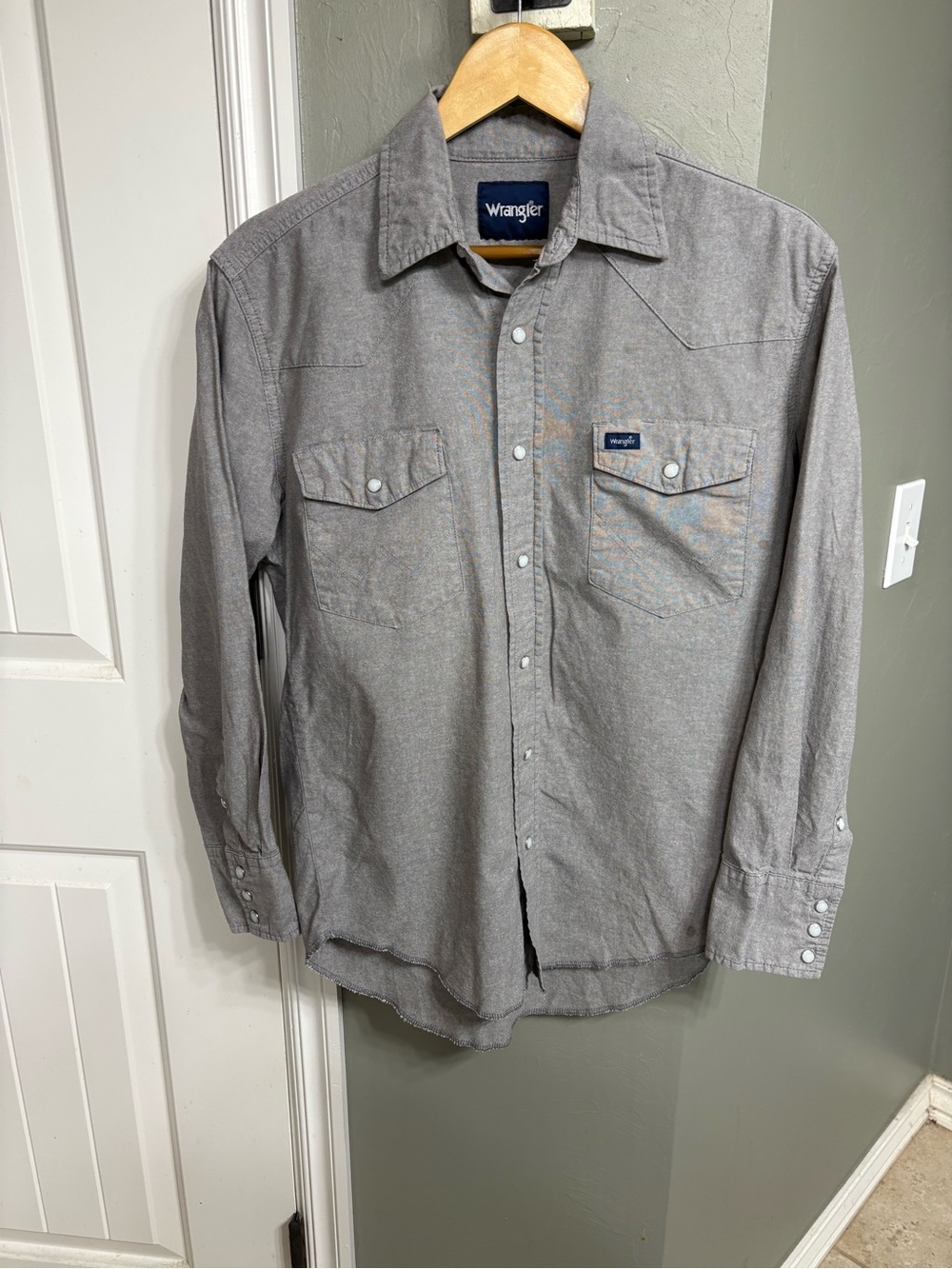 Wrangler Men's Pearl Snap Western Shirt in Light Gray